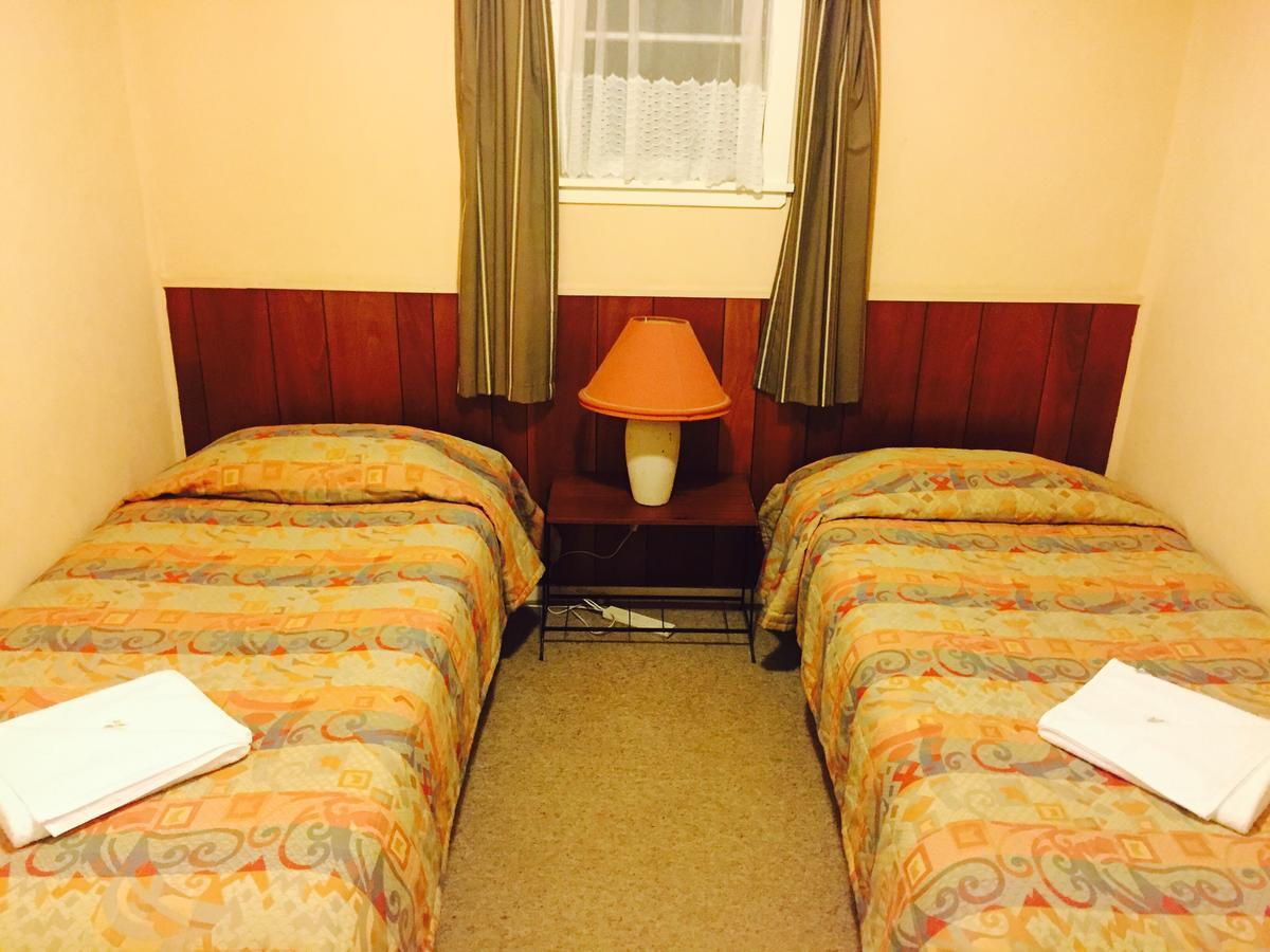 Golden Springs Motel, Holiday Park Роторуа Экстерьер фото